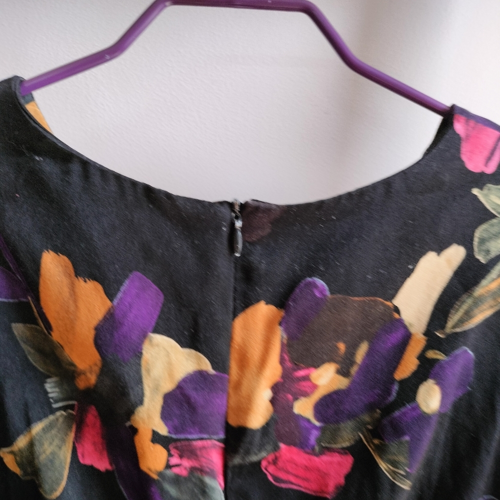 Elegant Floral Marrant Dress - Picture 4 of 16